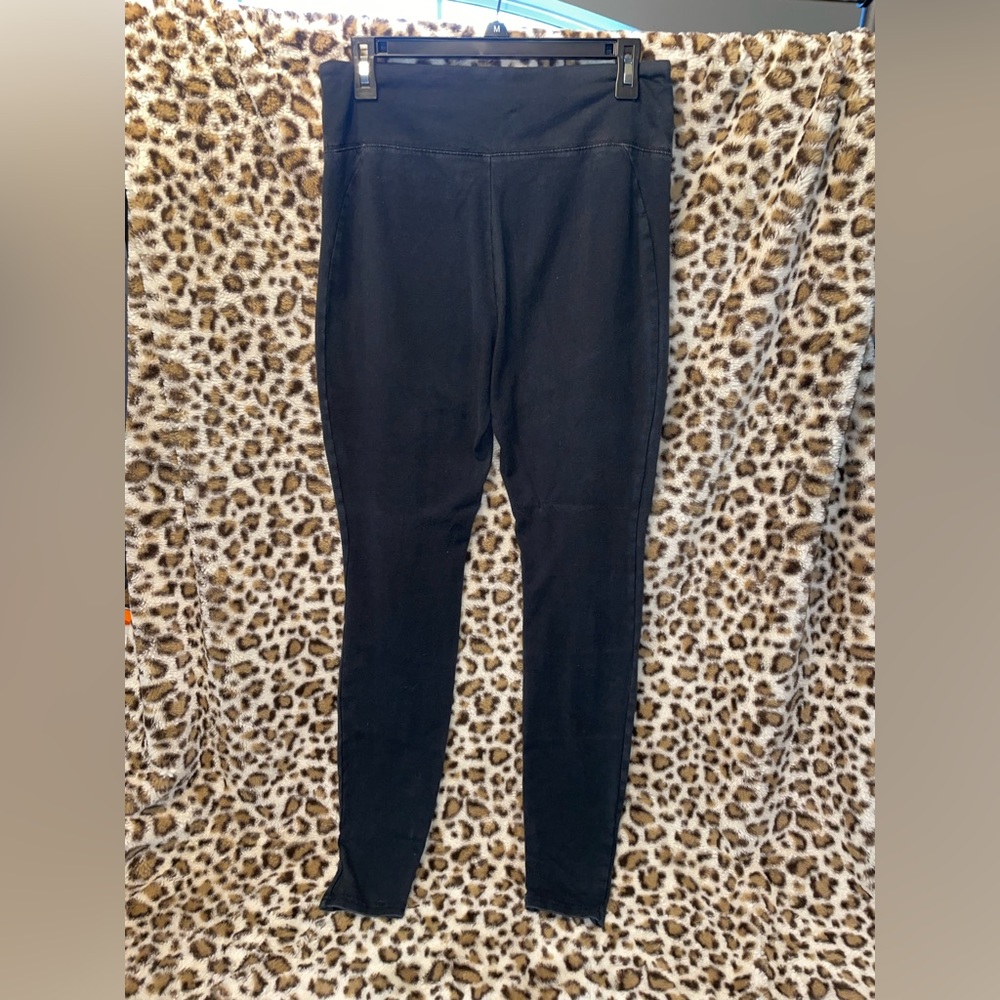 STYLISH BLACK LEGGINGS!! - Picture 2 of 3